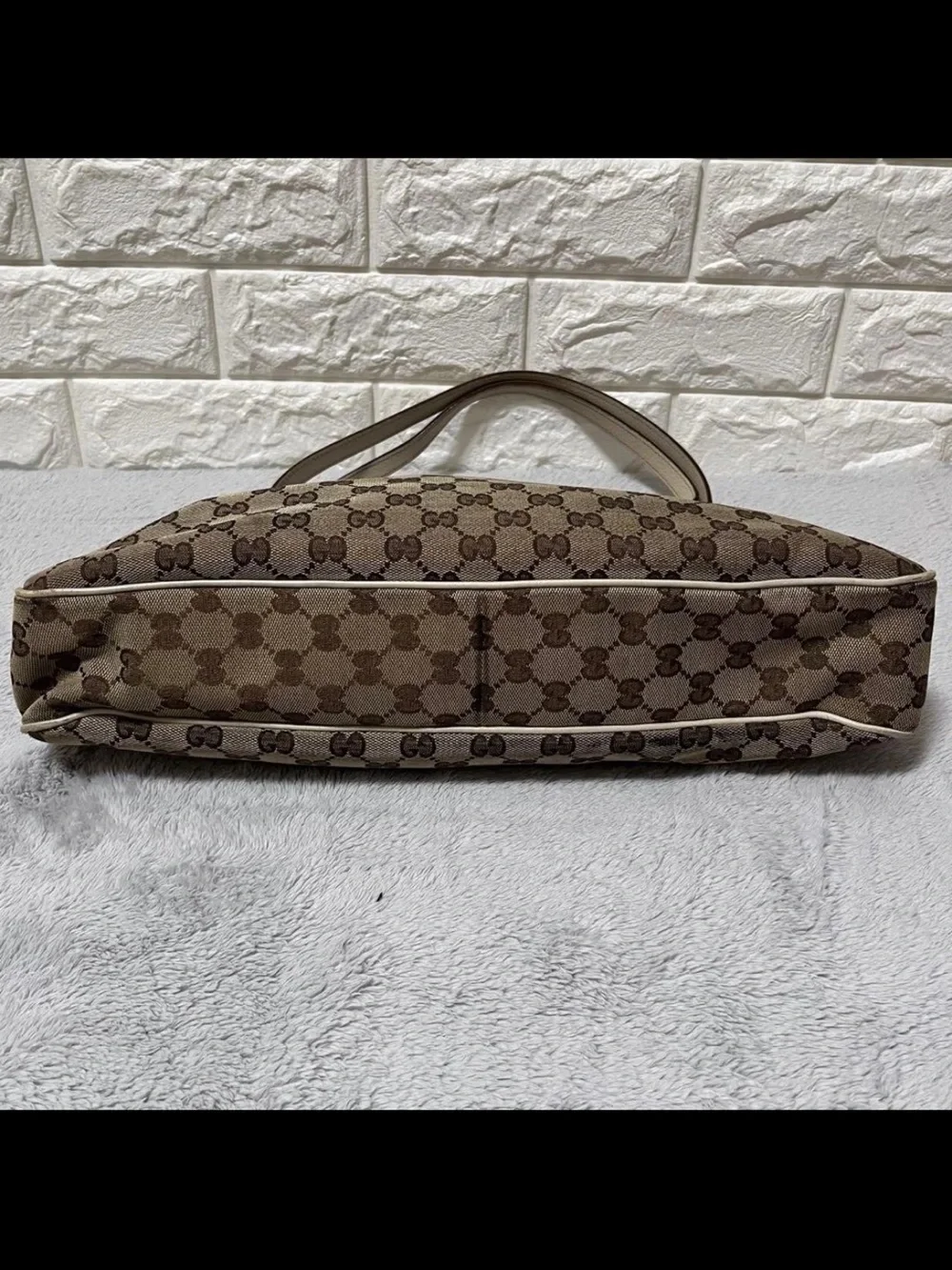 Gucci Beige & Brown GG Supreme Shoulder Bag
